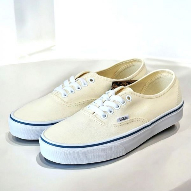 반스 어센틱 화이트 VN000EE3WHT