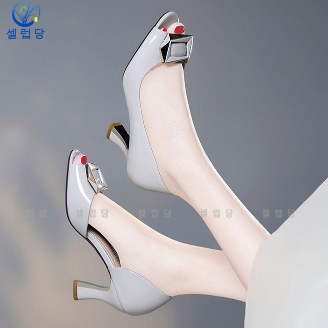 셀럽당 토오픈 샌들 여성스러우면서 스타일리쉬한 선녀 바람굽 에나멜 구두