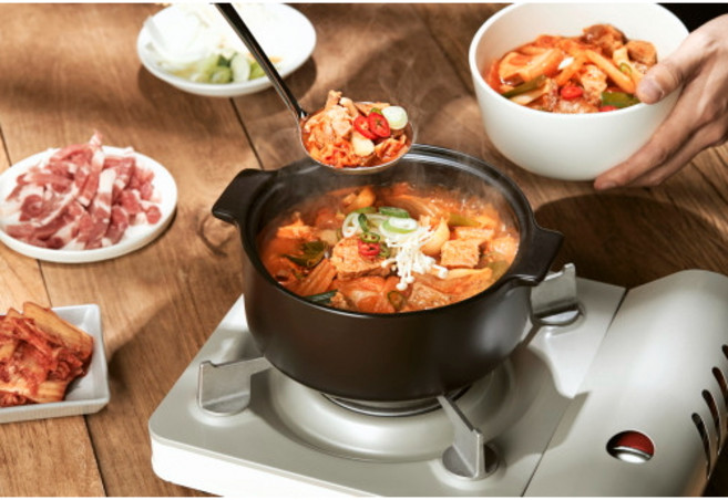 돼지고기 김치찌개 맛집 밀키트 최자로드방영 2-3인 캠핑음식 홈파티 술안주 당일제작 국물제외 내용물 1kg, 1개, 900g