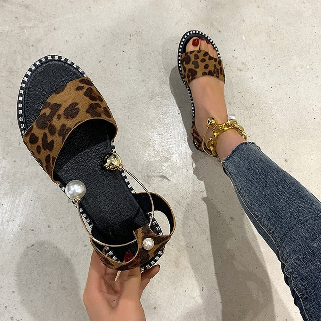 바이스타 샌들 여름 심플 플랫 로마 샌들 진주 버클 여성화