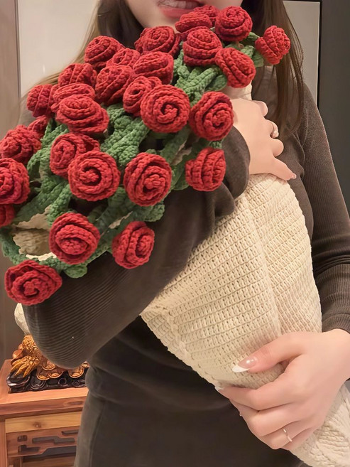 4위 - 꽃다발 담요 우유색 손뜨개 사계절 여친선물 뜨개 플라워 지름약85cm 로만레드 크림화이트 로즈