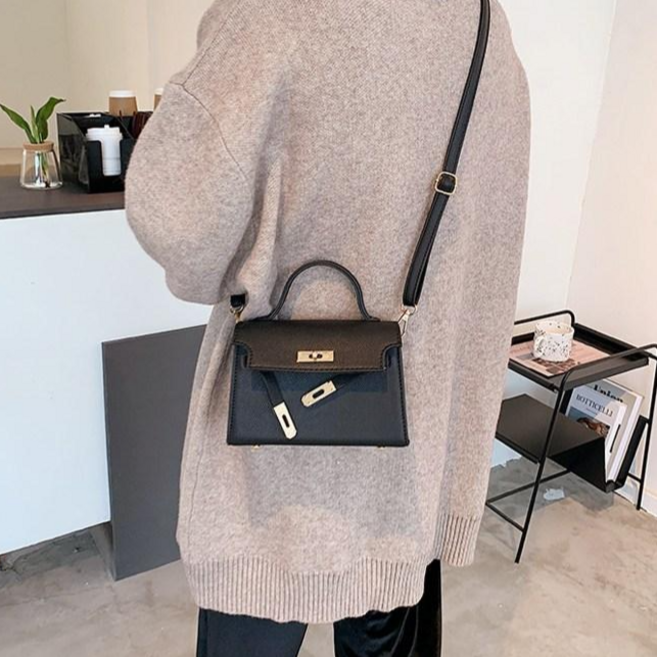 마리하우스 버클 크로스 미니 숄더백