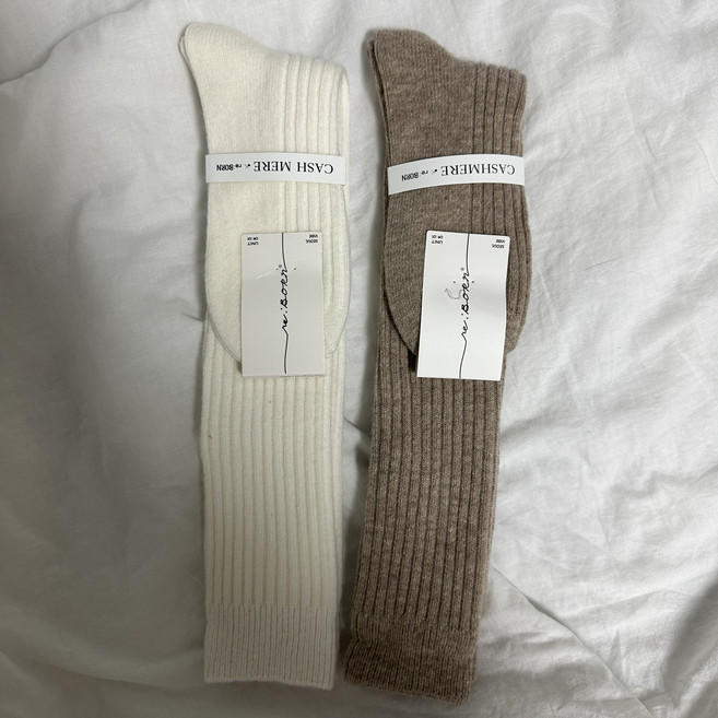 (1+1 2P 한세트)아모르디어 고급 캐시미어 니삭스 울양말 니트골지롱양말 따뜻하고 다리예뻐보이는 롱양말