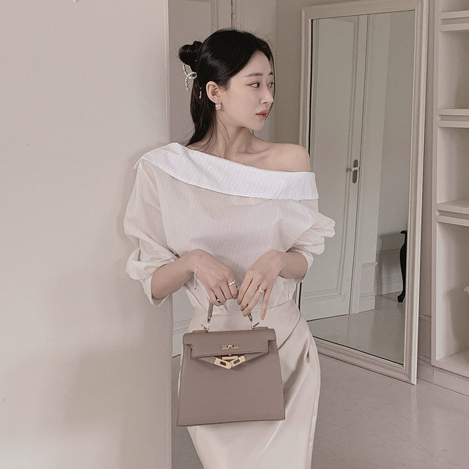 떳다그녀 아르모니 벨트 세트 스트라이프남방 줄지 셔츠 사선 카라 오프숄더 블라우스