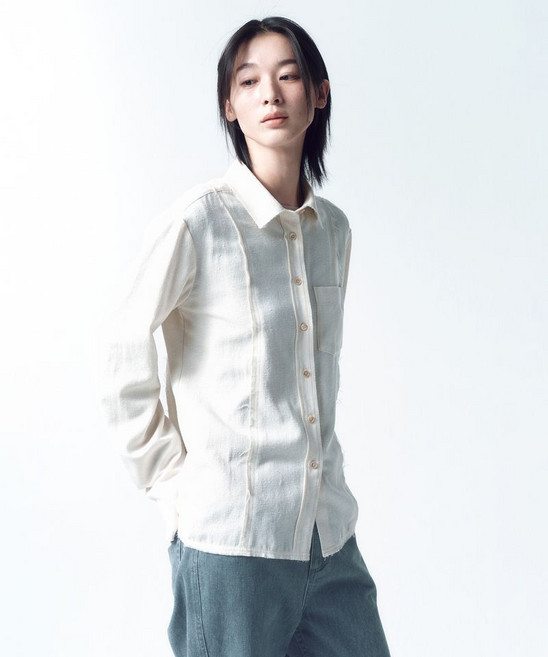 인사일런스 INSILENCE WOMEN 내츄럴 컷오프 셔츠 IVORY
