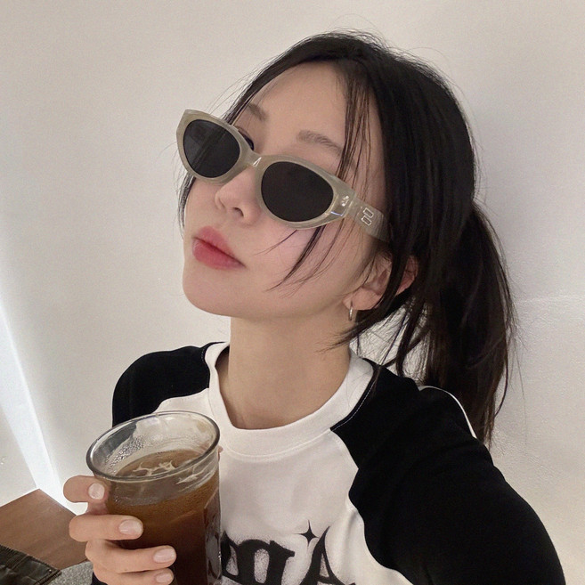 오벌형 캣츠아이 긱시크 뿔테 선글라스 UV400