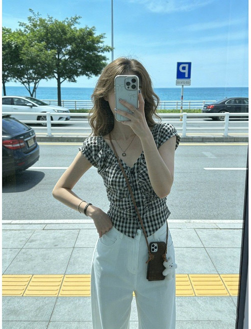 【超高CP值】短款修身美式復古風繫帶褶皺小飛袖襯衫女格紋露鎖骨收腰顯瘦上衣