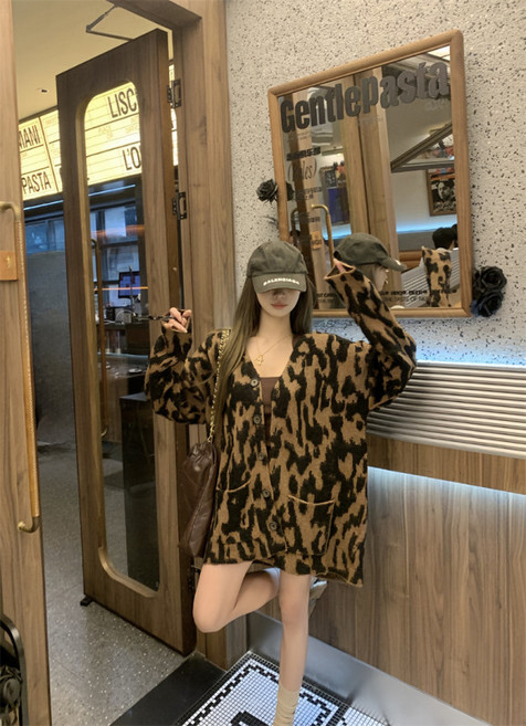 여성용 레트로 레오파드 프린트 가디건 중간 길이 니트 탑 호피 애니멀패턴 니트가디건 가디건 버튼가디건 숏기장 롱기장 루즈핏 크롭가디건 여성가디건 가디건 오버핏 데일리가디건