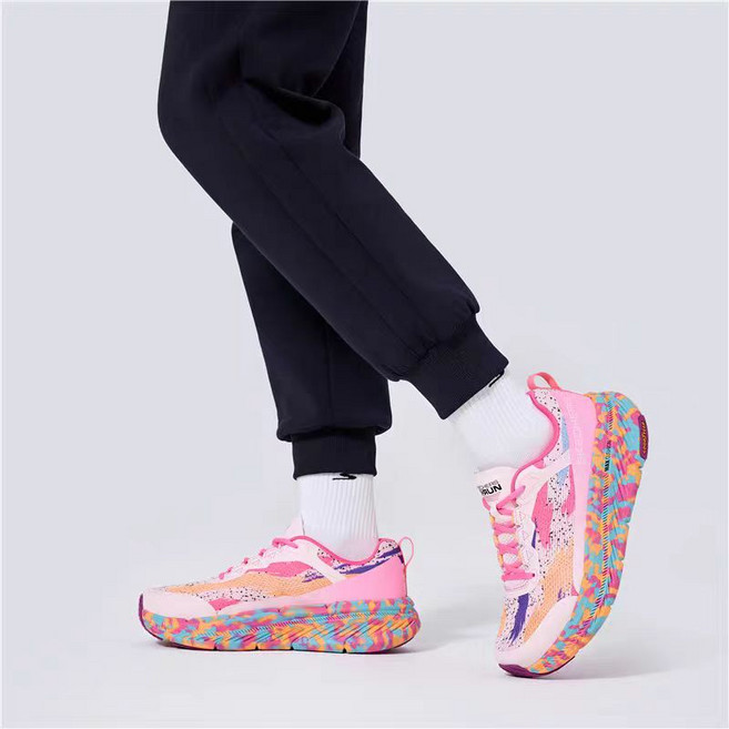 #해피데이#스케쳐스 25년 여성용 고워크울트라 굿이어 메모리폼깔창 키높이 발피로감소 러닝화