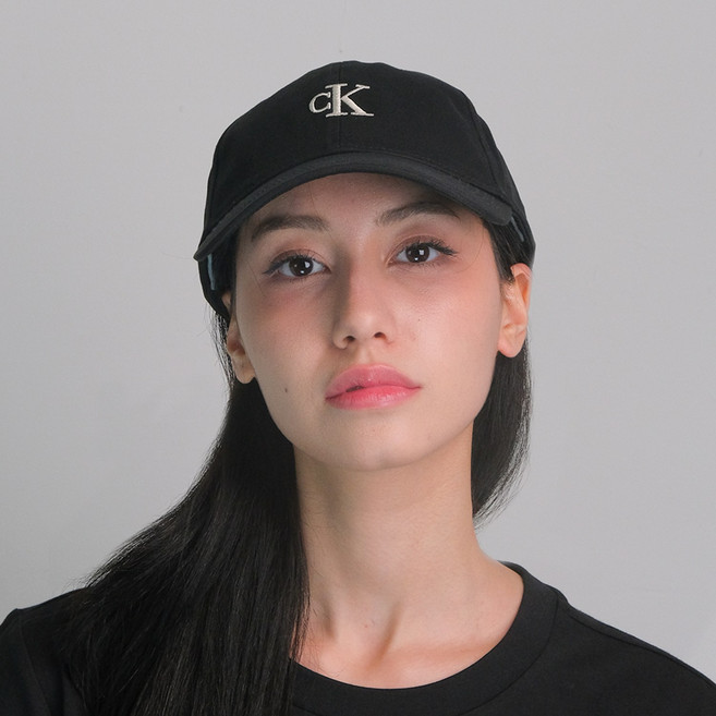 CK 캘빈클라인 남녀공용 CK 로고 자수 볼캡 모자