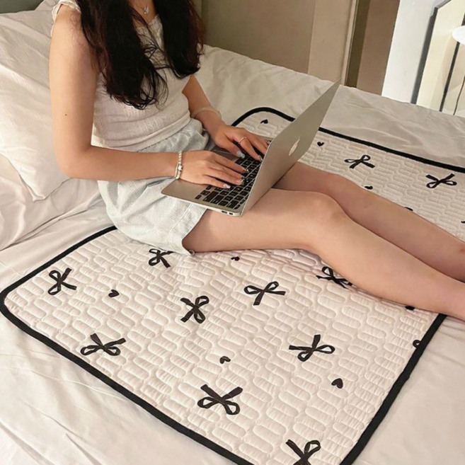 한비몰 오염방지 안심수면 생리 방수패드, 아이보리 리본