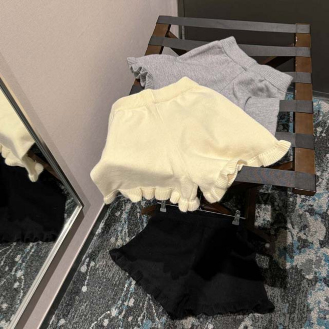 FL 밑단 프릴 니트 반바지