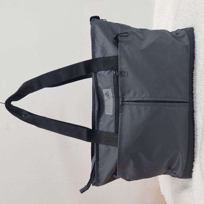 아디다스 데일리 도쿄스타일 백 (노트북보호 바닥패딩 패딩포켓 텀블러홀더 생활방수기능 짧은여행 다용도 가방) 24리터 넉넉한 수납공간