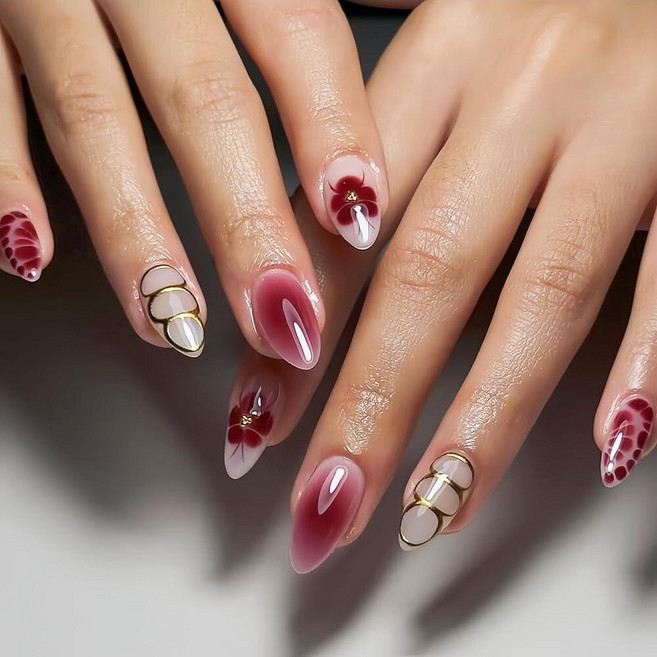 French Press on Nails 미디엄 아몬드 인조 손톱 레오파드 프린트 펄 플로럴 디자인 풀 커버 광택 인조 손톱 로즈 레드 여성용 매니큐어 24개
