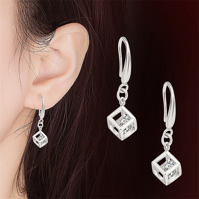 [1+1] 미뉴아 여성 큐빅 드롭 롱 귀걸이 알러지방지