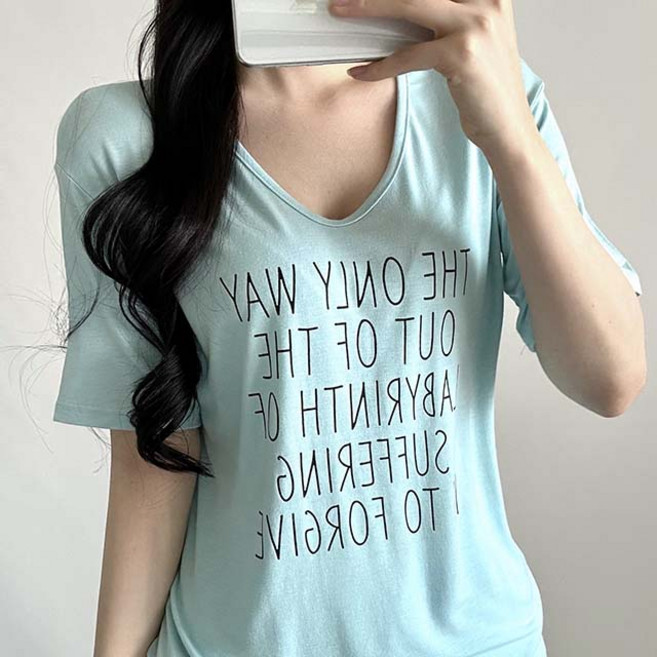 비토샵 여성용 온리 찰랑 반팔 영문 레터링 프린팅 브이넥 레이온 여리핏 데일리룩 워터밤 흠뻑쇼 페스티벌룩