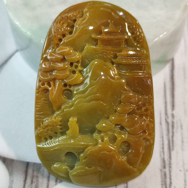 92jade 瓜地馬拉玉A貨翡翠黃翡山水牌玉墬 精雕山河景致 吊墜掛件