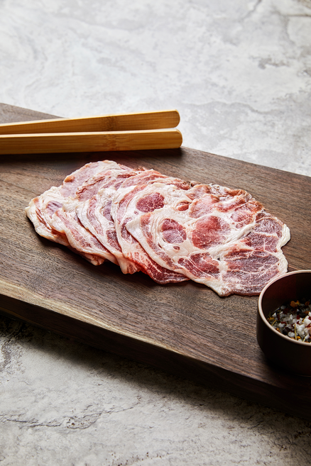 [육라운드] 한돈 대패목살 300g 돼지고기 생목살 온라인정육점 볶음용 제육볶음 고기 맛집 택배 선물, 무항생제 300g, 1개