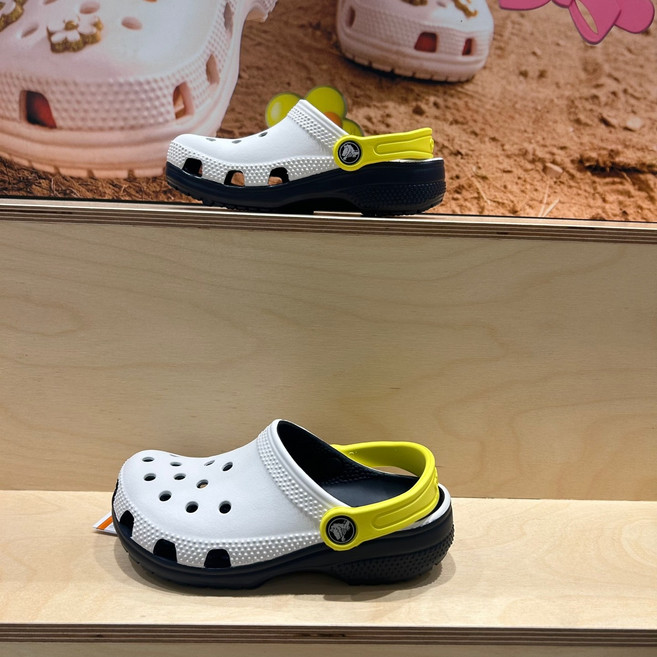 크록스 NC야탑점 아동용 주니어공용 클래식 레트로 클로그 화이트 211258-100 (175-220)