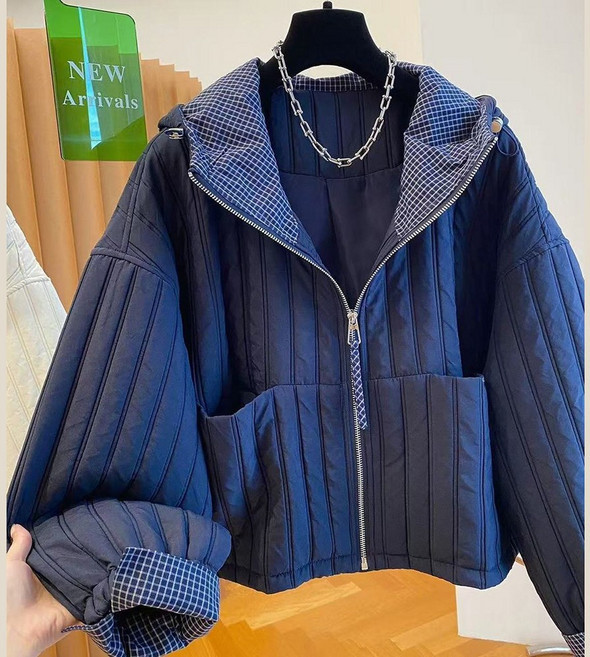 ROYALBELLE 여성 체크 안감 후드 지퍼 포켓 디테일 퀼팅 경량 캐주얼 패딩 자켓 U01103012