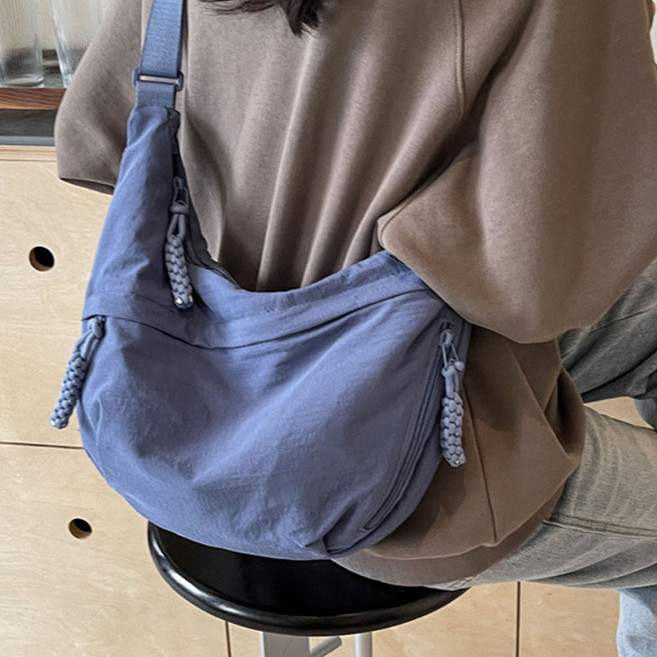 베로 가벼운 크로와상 크로스백