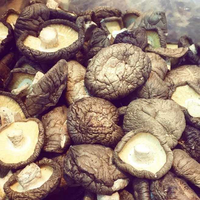 臻品 埔里中香菇 300g 台灣嚴選 日曬濃郁香氣 營養豐富 料理百搭, 1個, 150g*3包