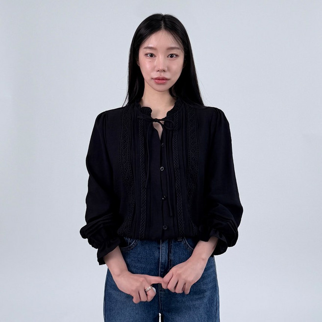 앤티크 핀턱 레이스 긴팔 셔링 블라우스