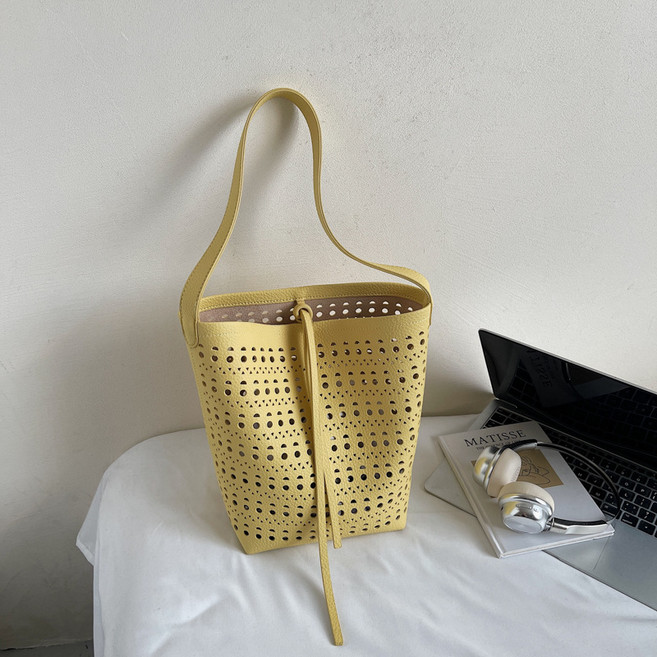 와이엔이 여성 펀칭 버킷백 미니 숄더백 여름 데일리 토트백