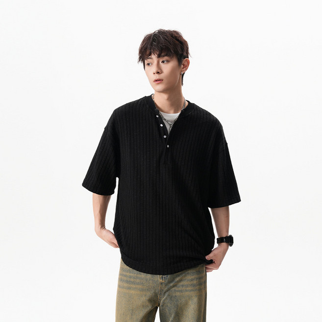 【涼感痞帥】亨利領短袖 條紋T恤 男T恤 夏季T恤 寬鬆T恤 正肩T恤 白色肌理感面料 高級感設計 透氣百搭 夏季休閒穿搭