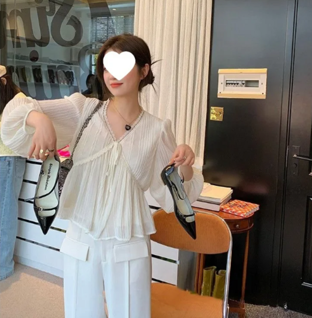 셔링 쉬폰 브이넥 시스루 블라우스 셔츠 데일리 데이트룩 하객룩 오피스룩