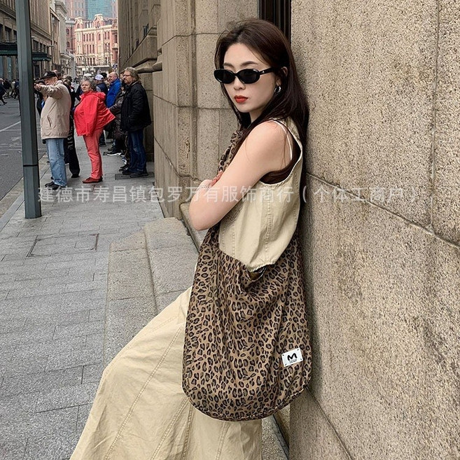 레오파드 메신저백 도트무늬 여성 대용량 숄더백 가벼운 에코백