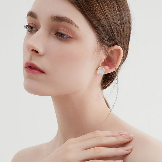 아름조이 샤인 라운드 스퀘어 자개 큐빅 여성 귀걸이 AJE022