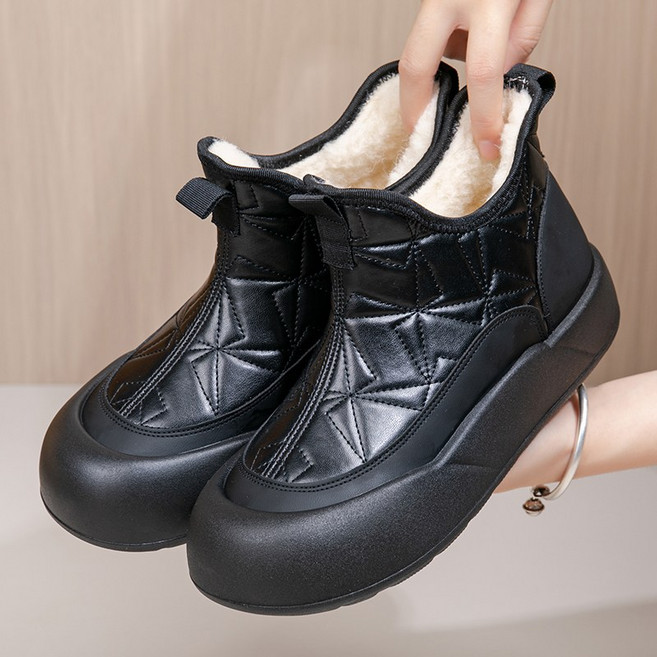 BLTER 여성 겨울 부츠 발편한 가죽 발수 방한화 기모 털 따뜻한 미니 부츠 발목 슬립온 미끄럼방지 키높이 발편한 러운 부츠 여성스노우부츠 스니커즈MHF015