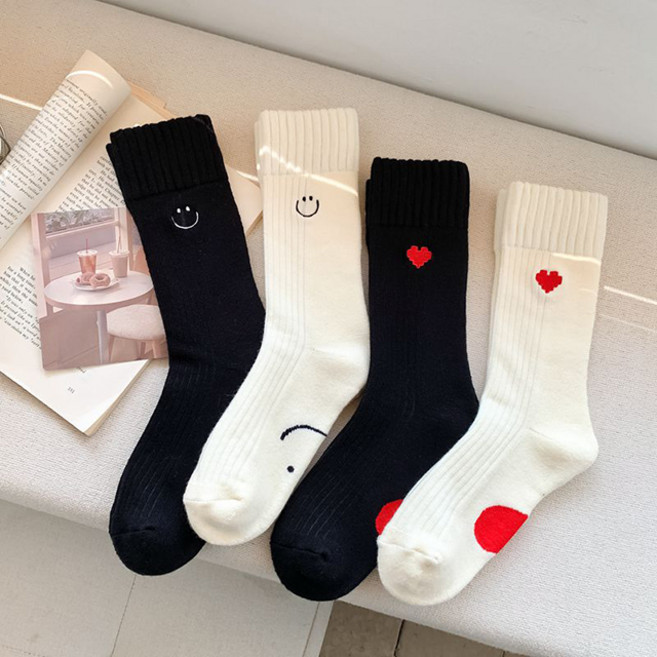 말랑마쥬 여성용 알럽스마일 중목양말 4종세트