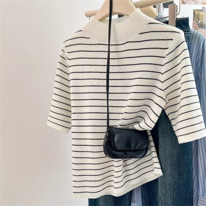 TKX 여성용 스트라이프 패턴 반팔 반하이넥 니트 스웨터 루즈핏 봄 여름 데일리룩