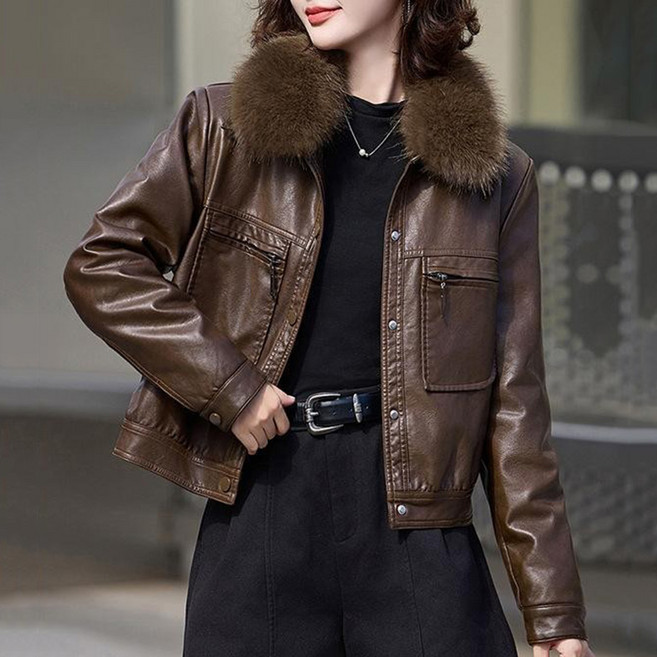 FANSYLI 여성 빅사이즈 기모 가죽자켓 가을 겨울 숏 카라넥 pu 가죽자켓 패션 루즈핏 버튼 퍼카라 라이더자켓 W2511N03