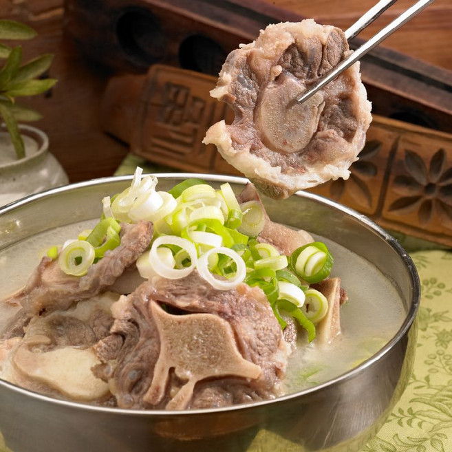 [특가한정] 농협 라이블리 한우 특 꼬리곰탕 800g X 8팩 원산지 : 기본정보 참조 >, 8개