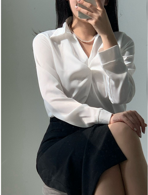 6위 - 브이넥 파운더스 여성 여자 가을 새틴 긴팔 셔링 카라 오피스룩 화이트 브라우스 블라우스