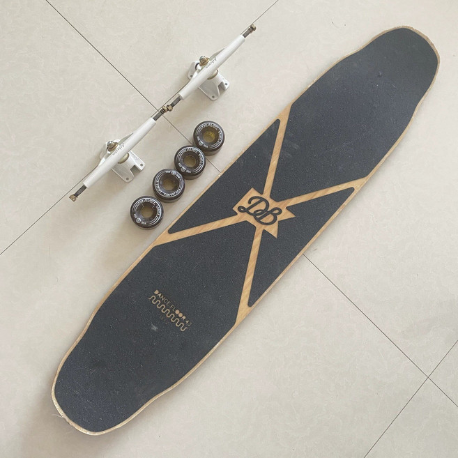 DB 長板滑板 43英寸 採用全竹纖維面板 堅韌耐用 搭載進口輪, 如圖所示, 1個