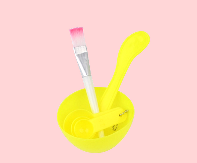 예뻐졌다 간편 얼굴팩 만들기 4in1 뷰티 미용 도구 4종 세트 ( 팩 재료 혼합 반죽 팩볼 1개 스파츌라 1개 도포용 브러쉬 1개 계량스푼 3개 2.5ml 5ml 15ml ), 노랑색