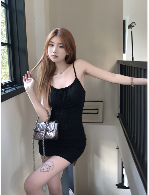 梨卡 細肩帶掛脖美背短洋裝 性感修身連身裙 多色可選, 黑色,L-現貨馬上出貨