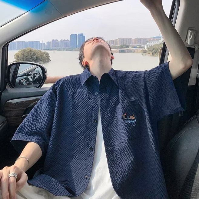 夏季薄款泡泡紗短袖襯衫 男款 翻領 臘腸狗刺繡
