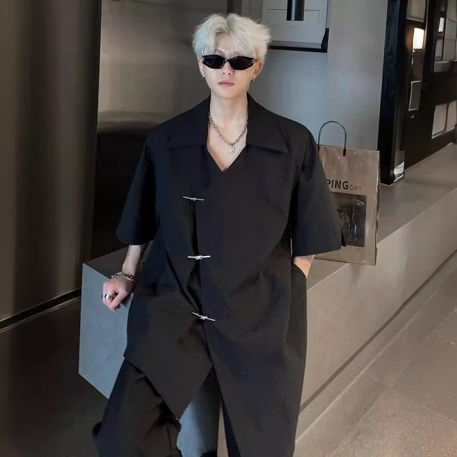 【痞帥國風】男士短袖襯衫 國風襯衫 新中式襯衫 夏季襯衫 薄款襯衫 肌理紋路 墊肩寬鬆 翻領設計 日常通勤 休閒百搭