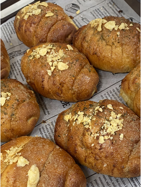 로슈 방탄 고메버터 소금빵 러스크 무설탕 무밀가루 무첨가물 소화잘되는 천연발효종 르방 - 방탄 소금빵 남해마늘, 1개, 65g