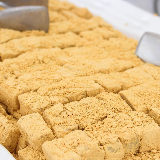 [재구매율1위] 쫀득쫀득 고소한 국내산 콩고물 인절미 / 전통 수제떡 간식, 1개, 1kg