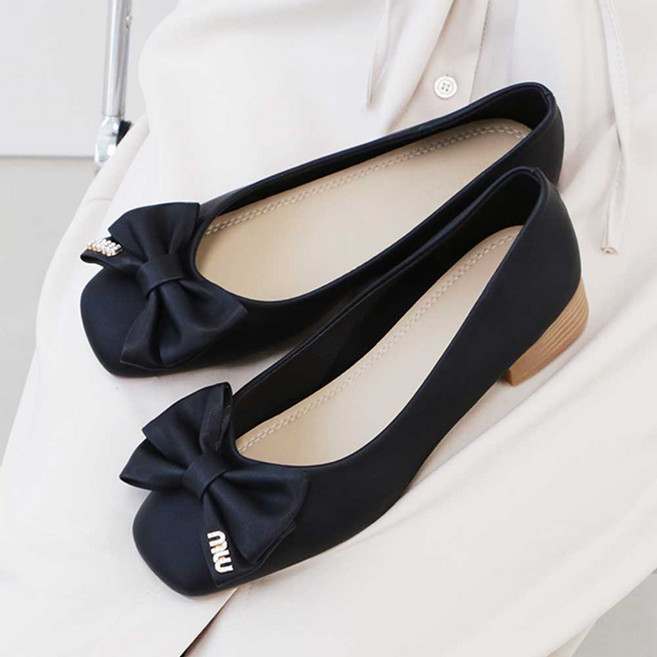 리본 큐빅 발편한 말랑 플랫슈즈 단화 (2.5cm) 르블랑