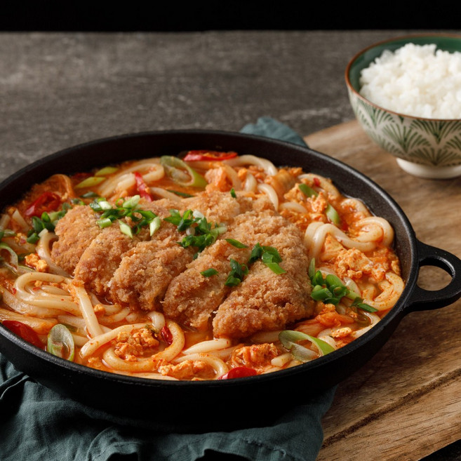 푸딩팩토리 돈까스김치나베 620g 우동전골 밀키트 포장마차오뎅 식사대용 술안주 홈쿡, 1개