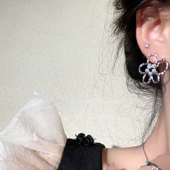 카밀라쇼룸 실버 925 은침 진주 포인트 여성스러운 플라워잇 귀걸이
