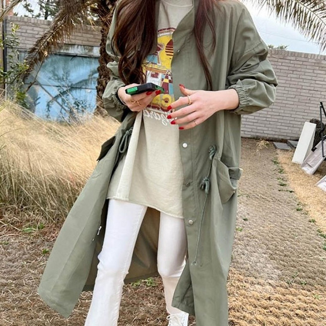 간절기 여성 바람막이 무릎 까지 내려오는 롱한 기장감 야상 코트