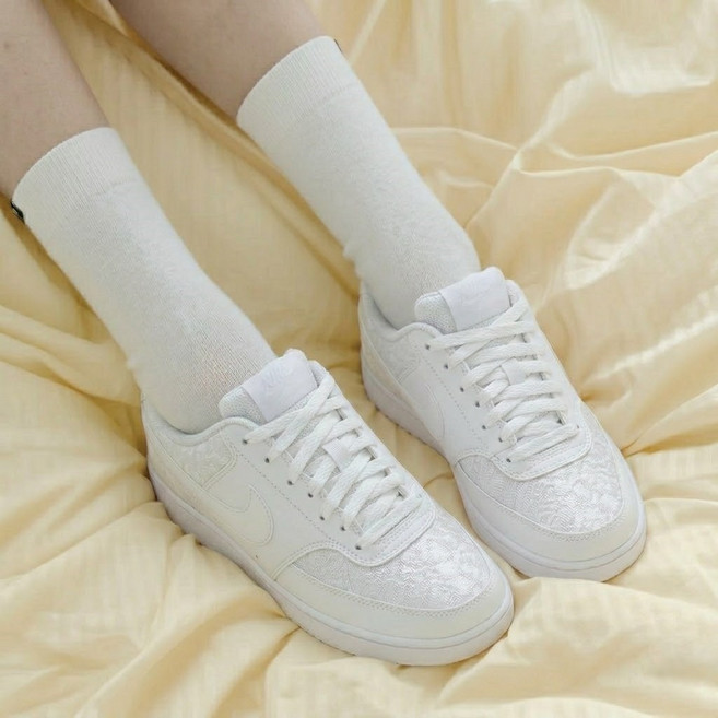 나이키 여성 코트 비전 로우 데일리 운동화 크루삭스 증정